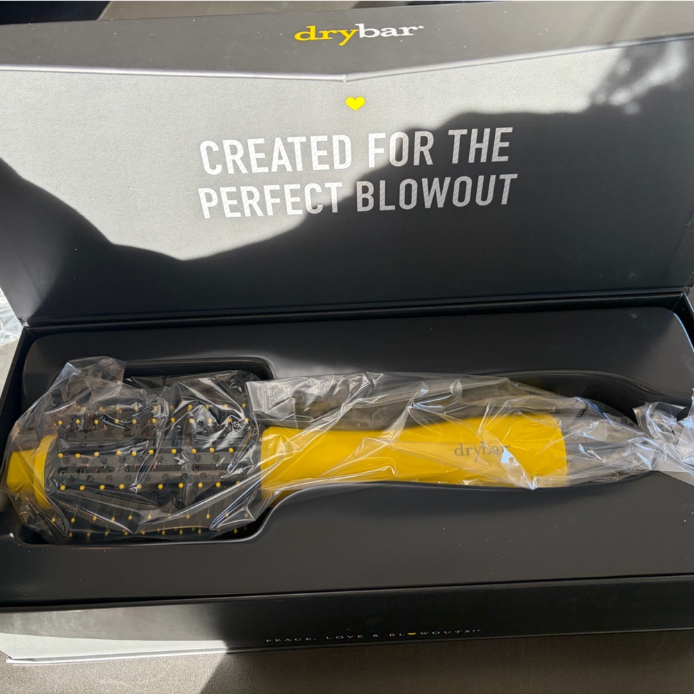 Drybar The Half Shot Small Round Blow-Dryer Brush - New unused